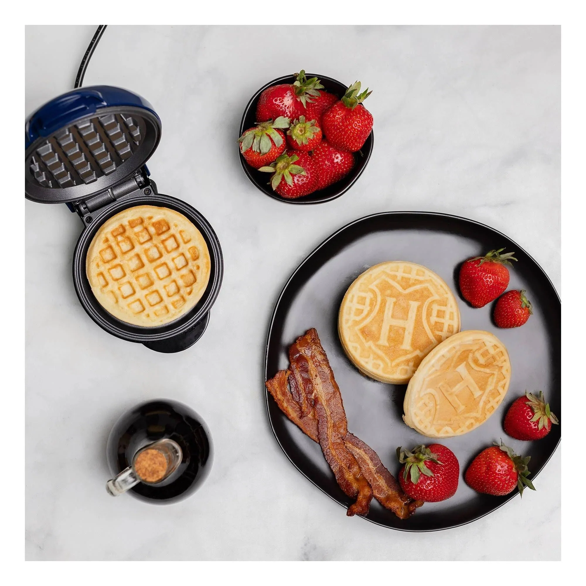 Harry Potter Hogwarts Crest Mini Waffle Maker - Image 2