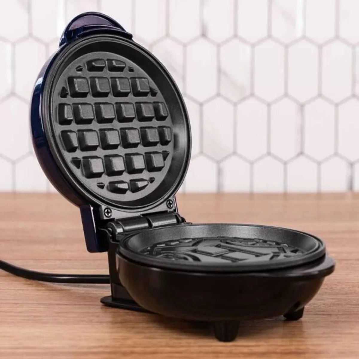 Harry Potter Hogwarts Crest Mini Waffle Maker - Image 4
