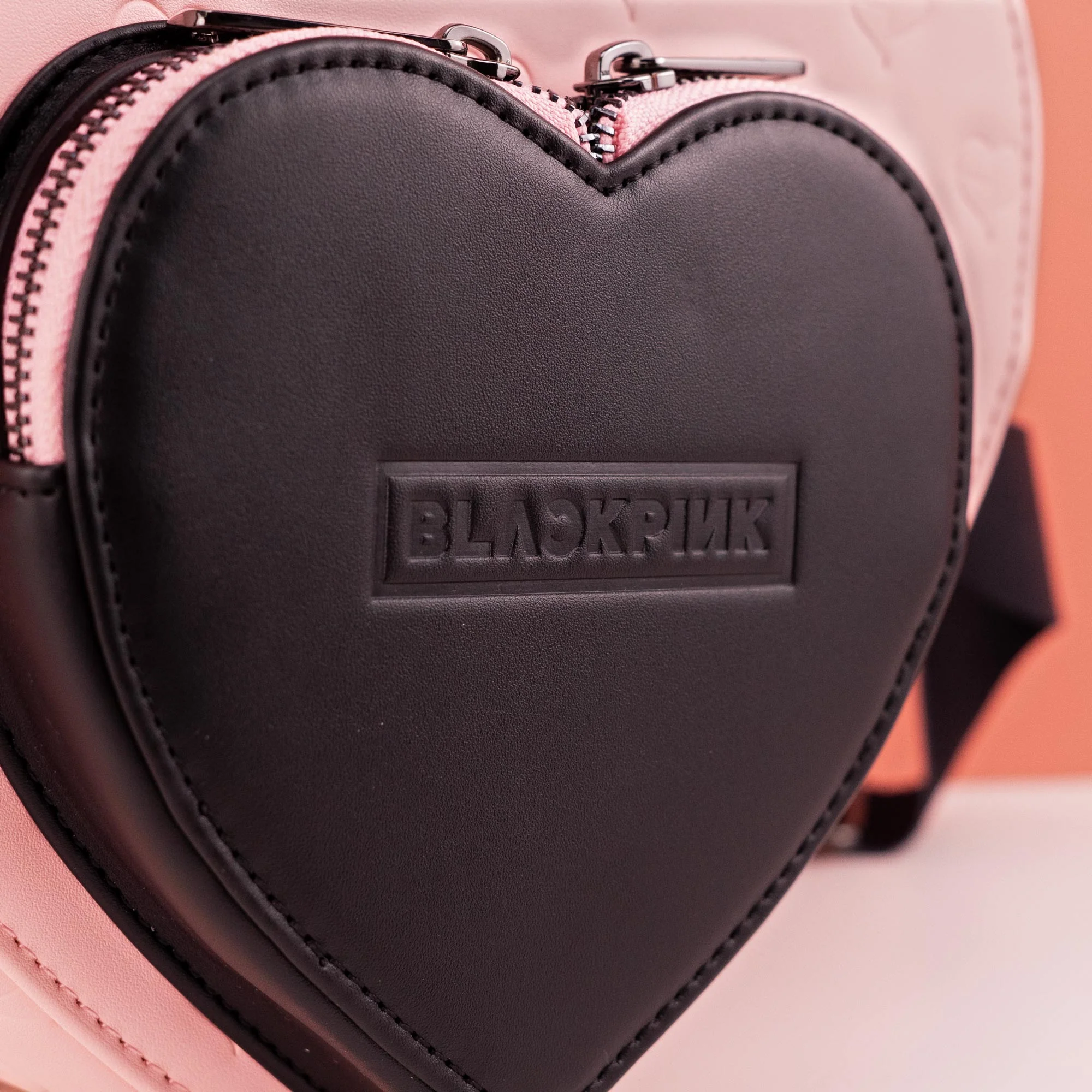 [OUTLET] Loungefly x BLACKPINK Heart Crossbody Bag - Image 2