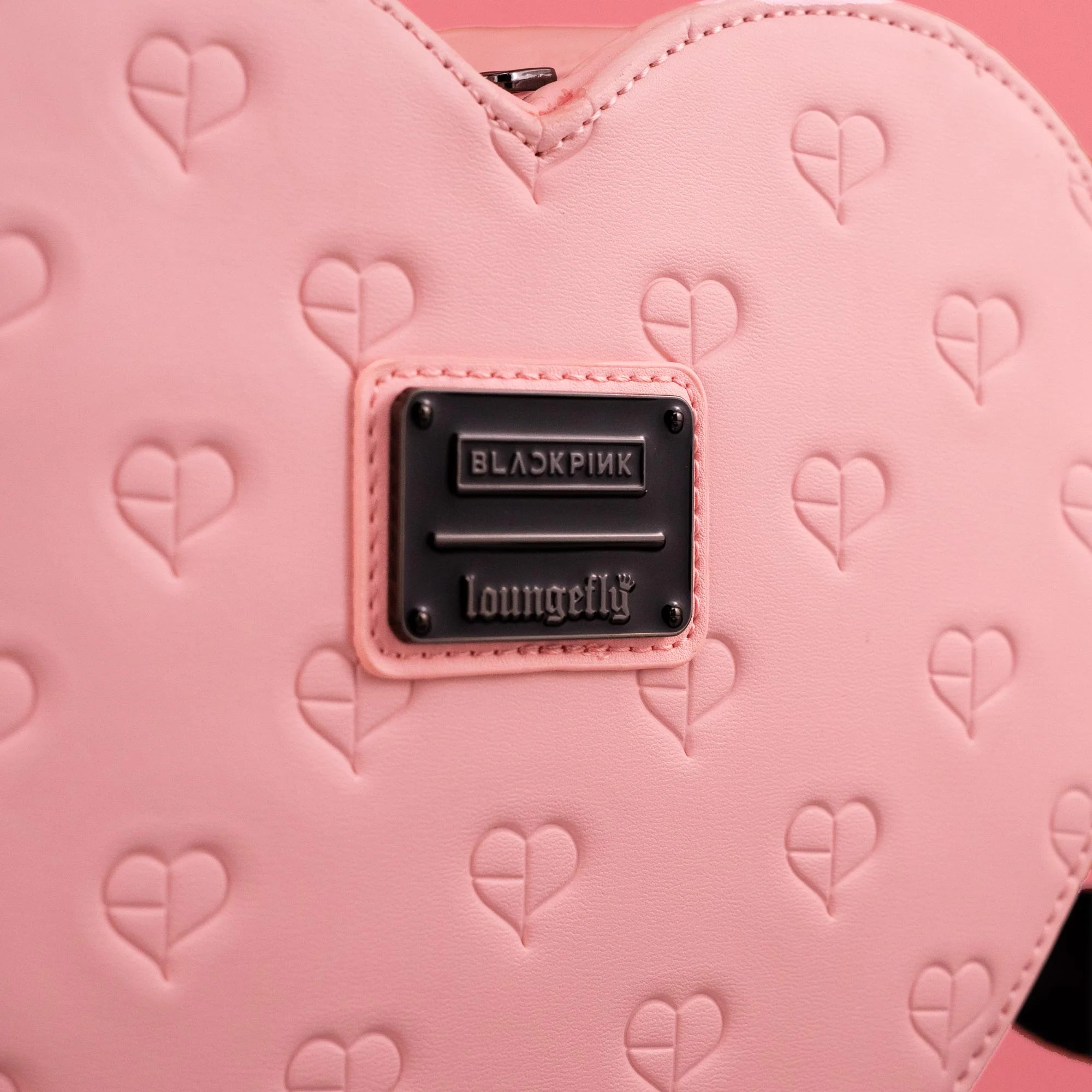 [OUTLET] Loungefly x BLACKPINK Heart Crossbody Bag - Image 3