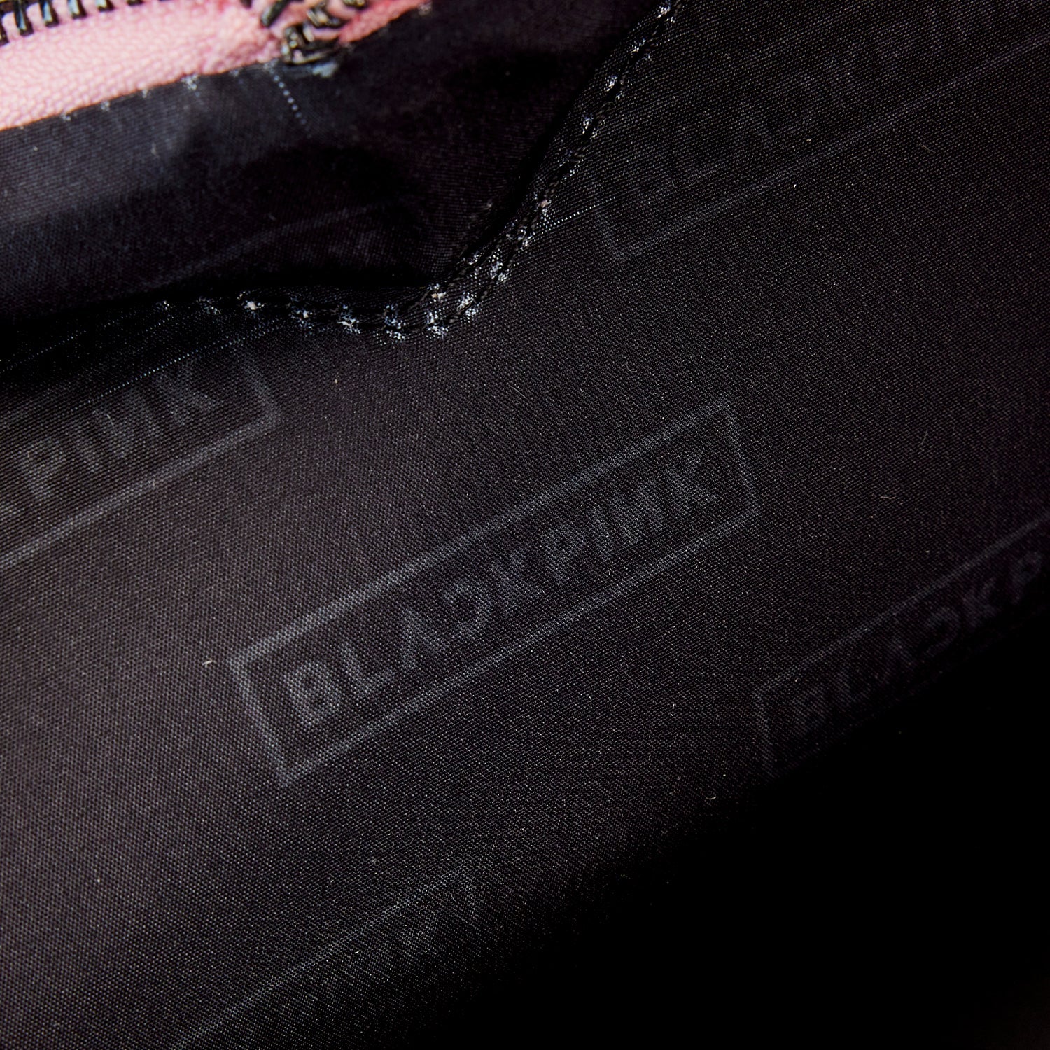 [OUTLET] Loungefly x BLACKPINK Heart Crossbody Bag - Image 4