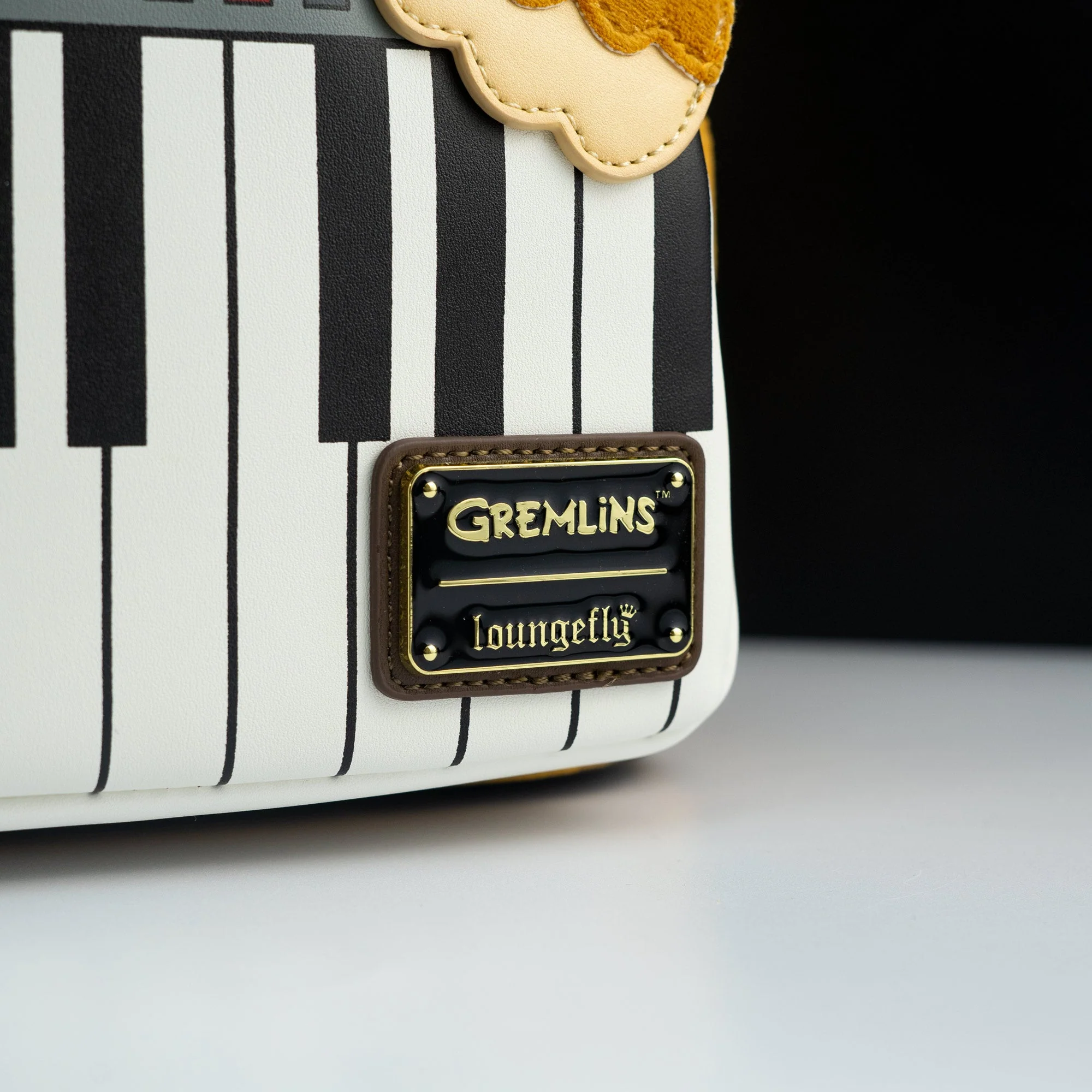 Loungefly x Gremlins Gizmo Holiday Cosplay w/ Detachable Hat Mini Backpack - Image 3