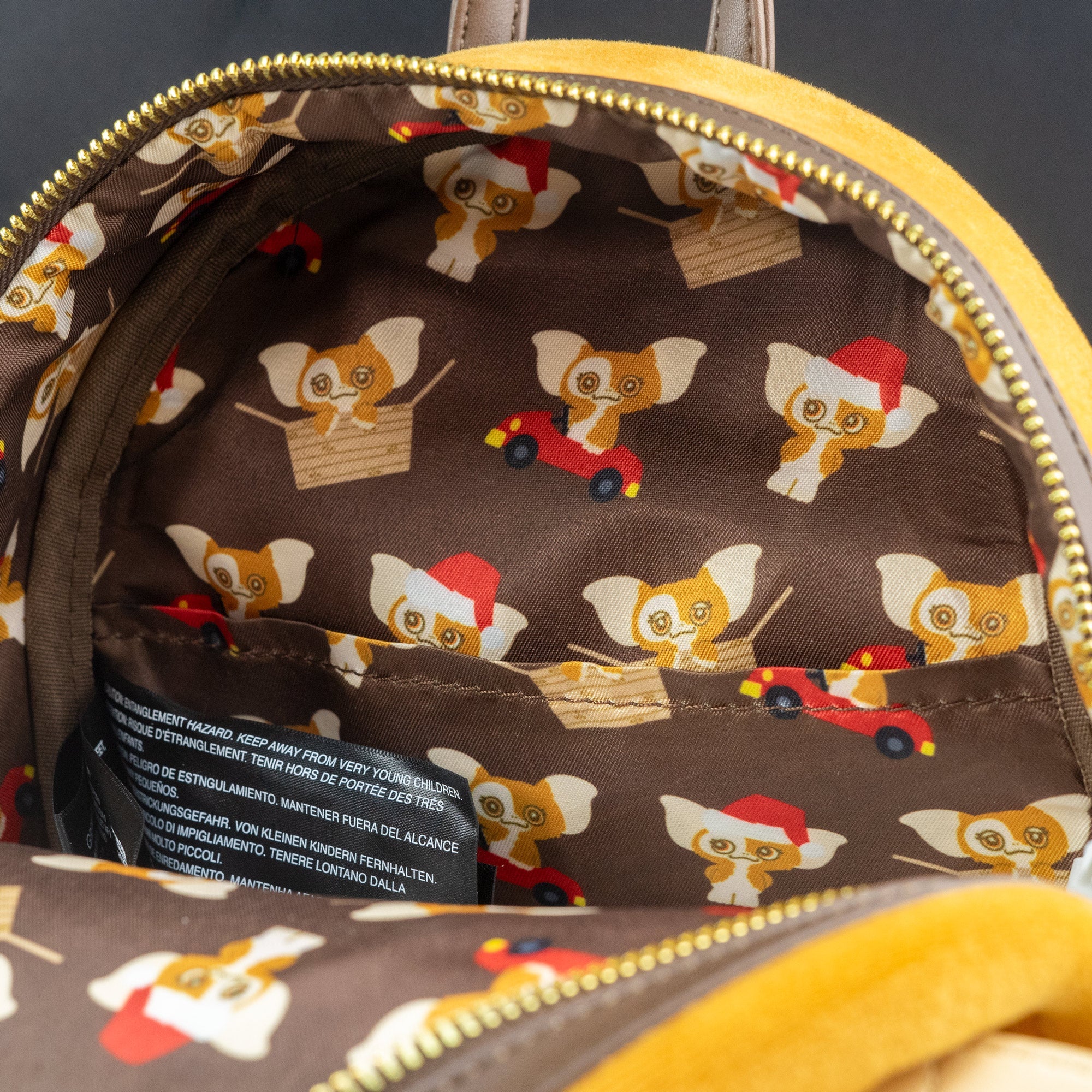 Loungefly x Gremlins Gizmo Holiday Cosplay w/ Detachable Hat Mini Backpack - Image 6