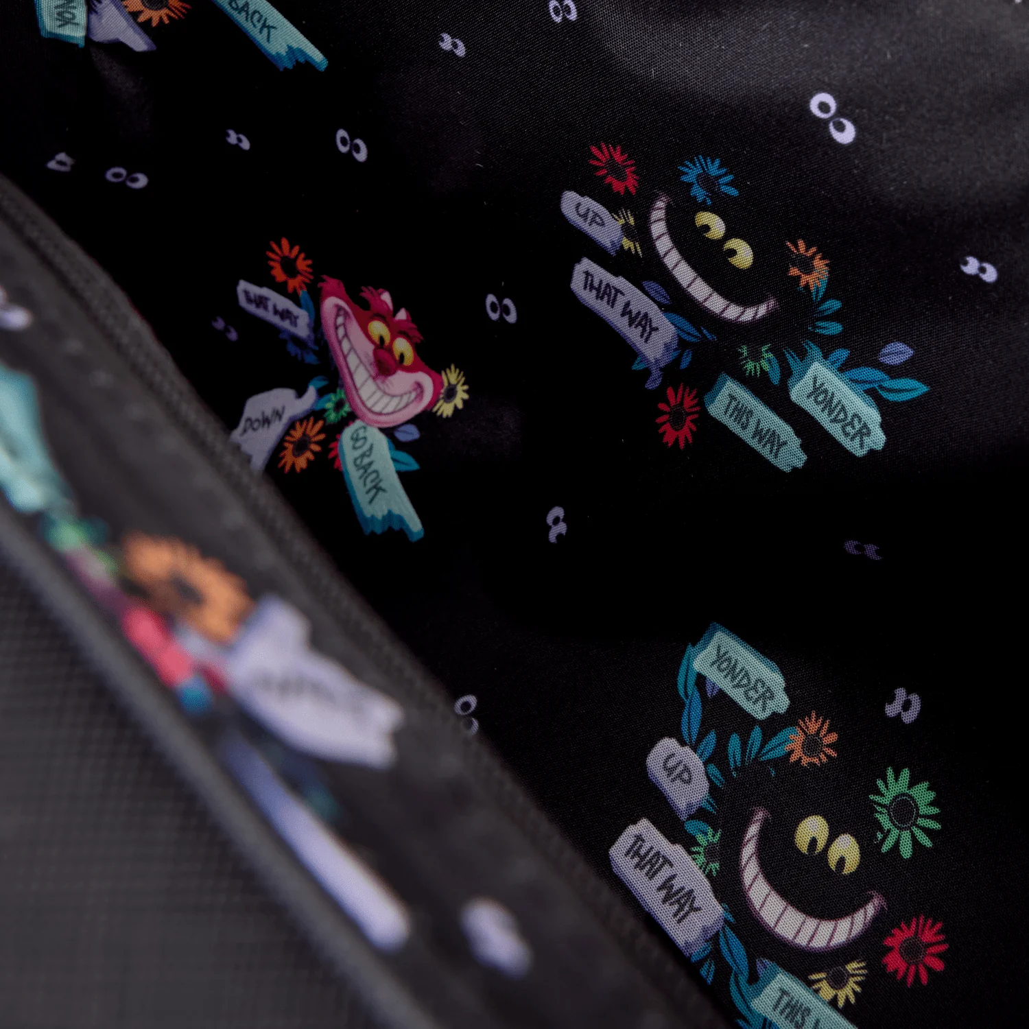 [OUTLET] Loungefly x Disney Alice in Wonderland Cheshire Cat Floral Crossbody Bag - Image 6