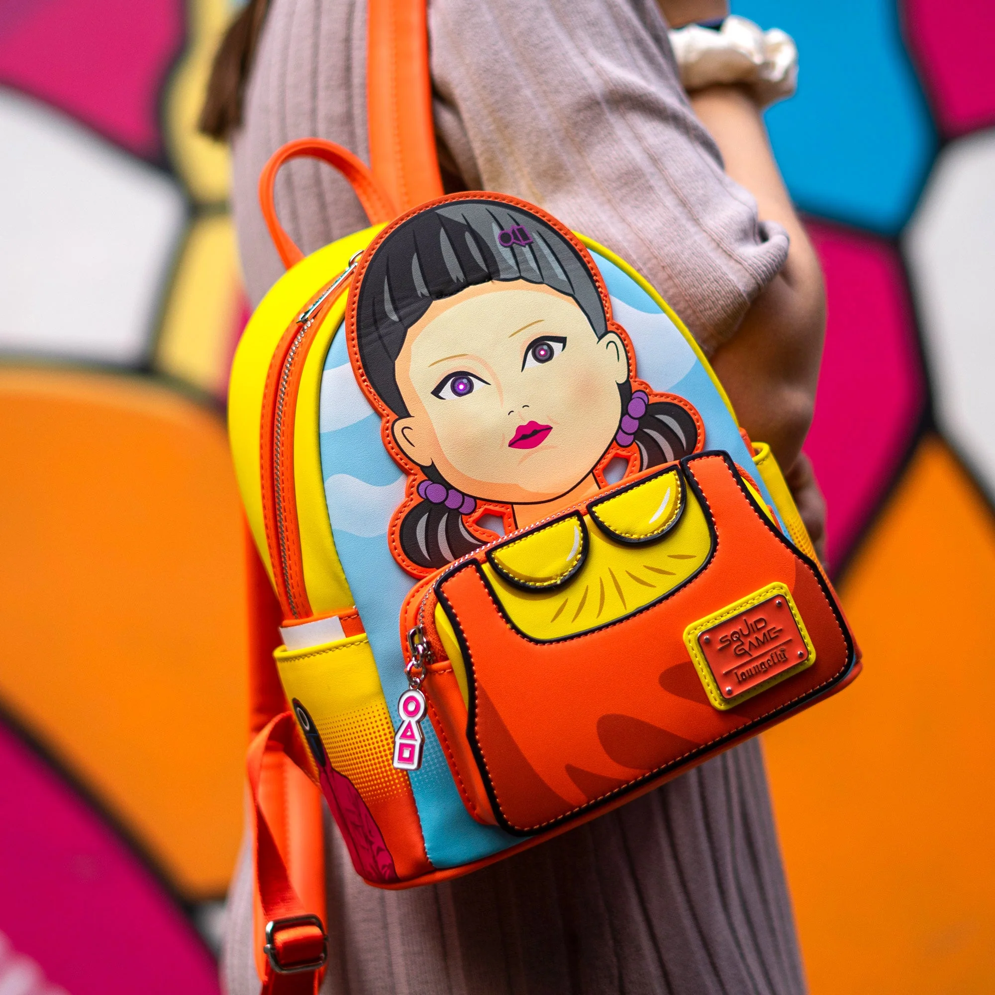 [OUTLET] Loungefly x Netflix Squid Game Red Light, Green Light Mini Backpack - Image 10
