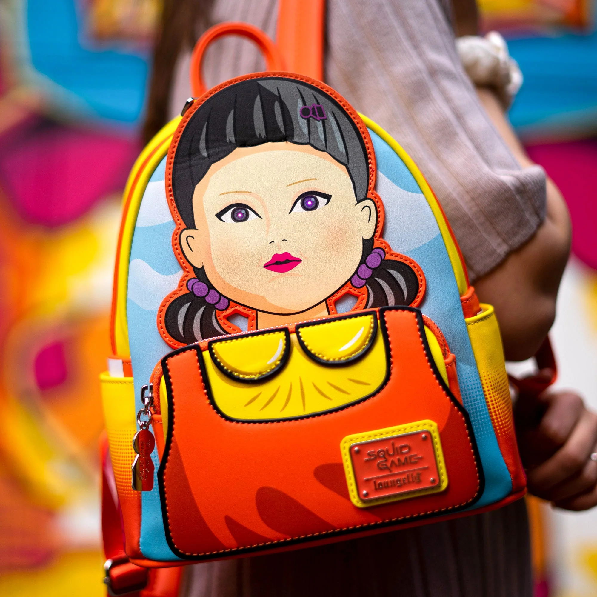 [OUTLET] Loungefly x Netflix Squid Game Red Light, Green Light Mini Backpack - Image 11