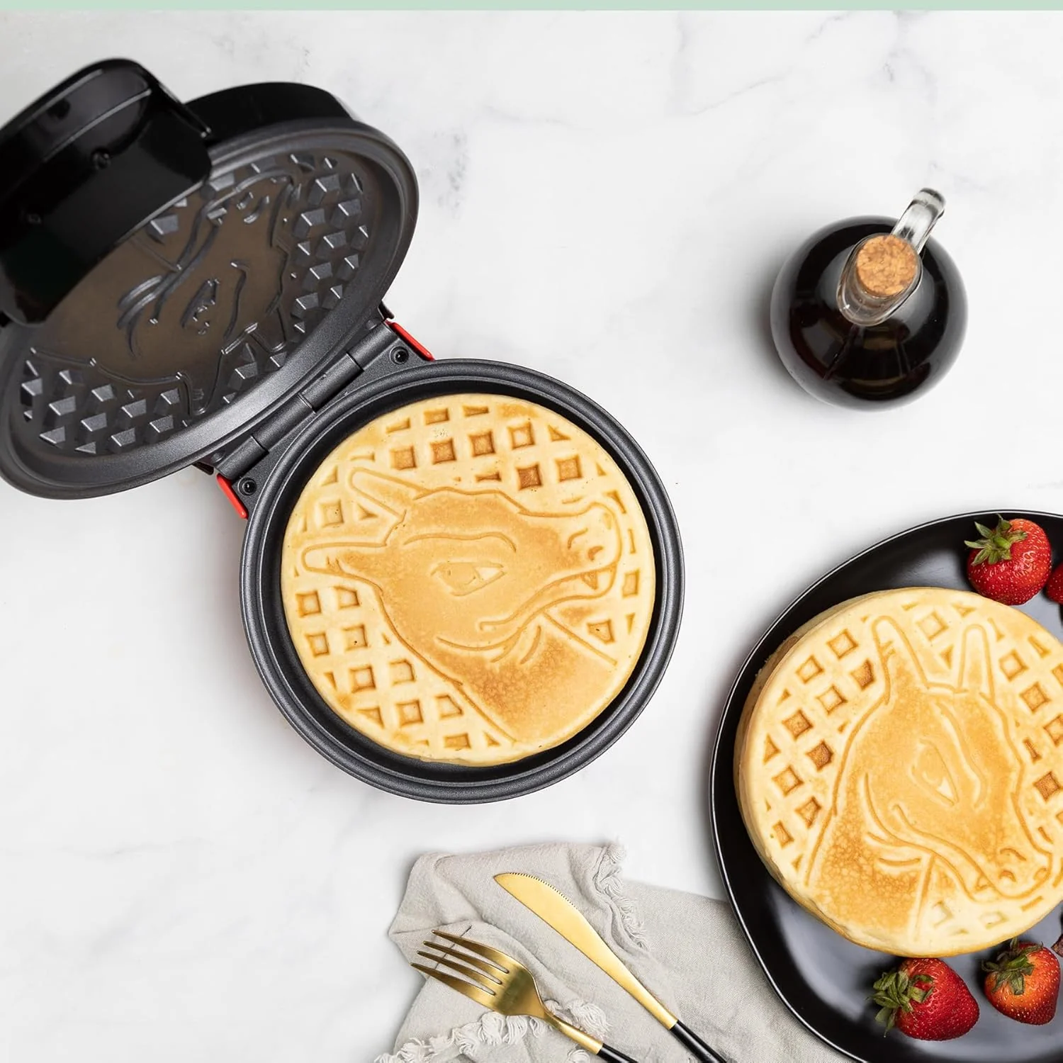 Pokémon Charizard Electronic Waffle Maker - Image 2